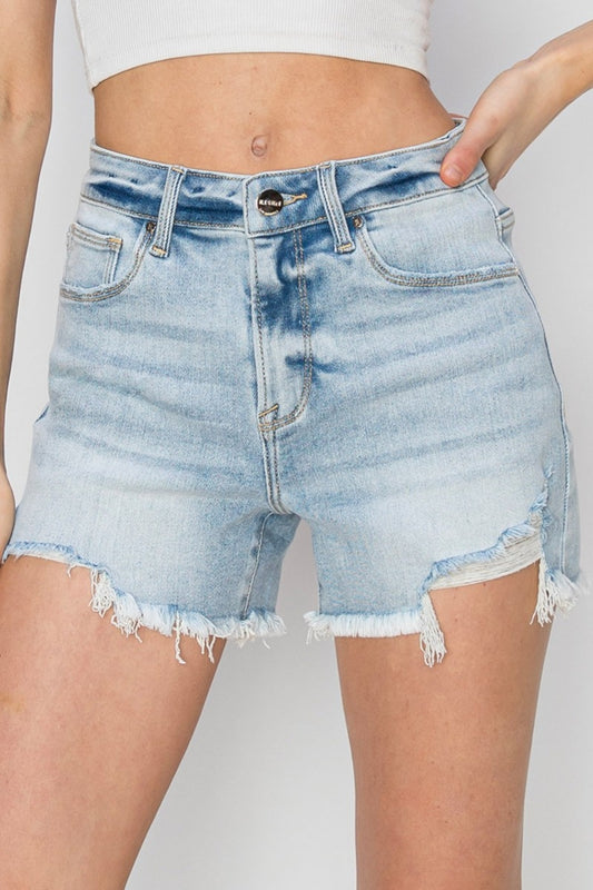 Shorts vaqueros con detalle deshilachado y cintura alta RISEN